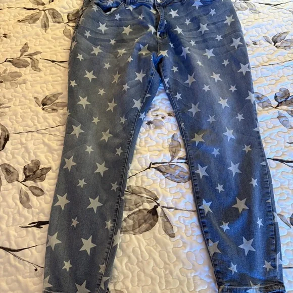 Women’s Judy Blue Jeans ‘ star print - Picture 4 of 4
